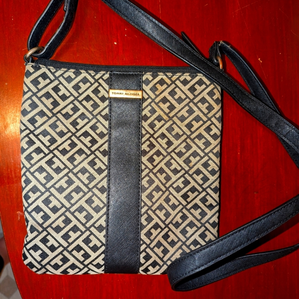 Tommy Hilfiger Crossbody